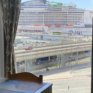 Due Passi Dal Porto Genova